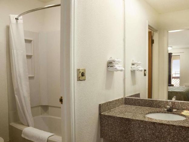 economy hotel wichita florence st