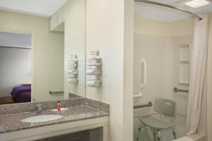 economy hotel wichita florence st