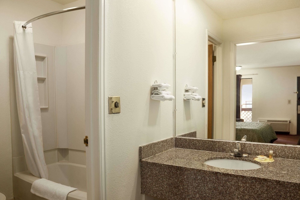 economy hotel wichita florence st