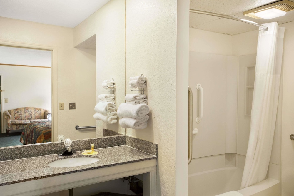 economy hotel wichita florence st