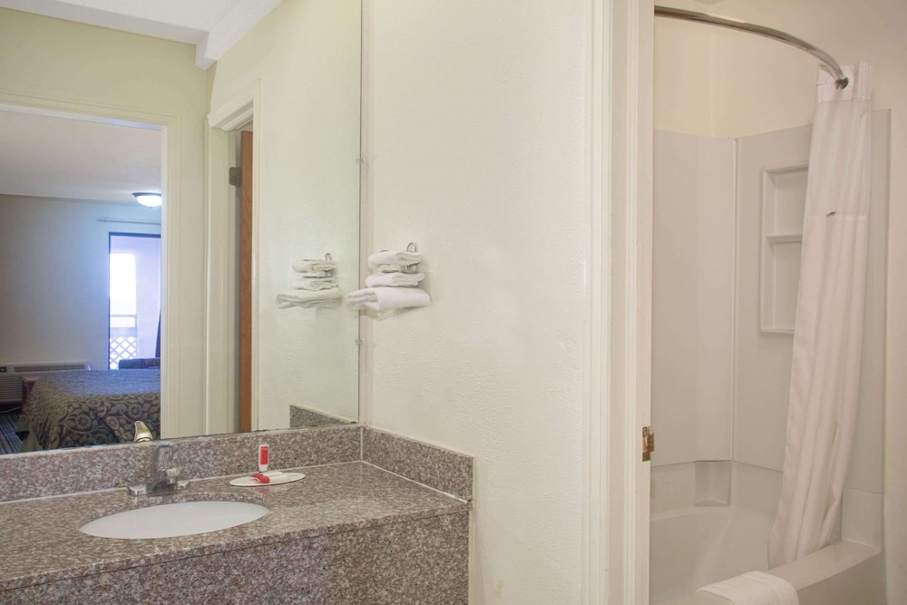 economy hotel wichita florence st