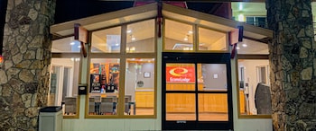 econo lodge inn and suites
