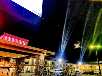 econo lodge inn and suites