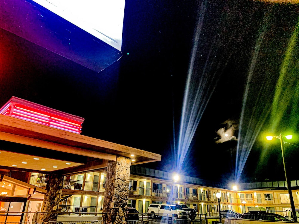 econo lodge inn and suites