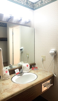 econo lodge inn and suites