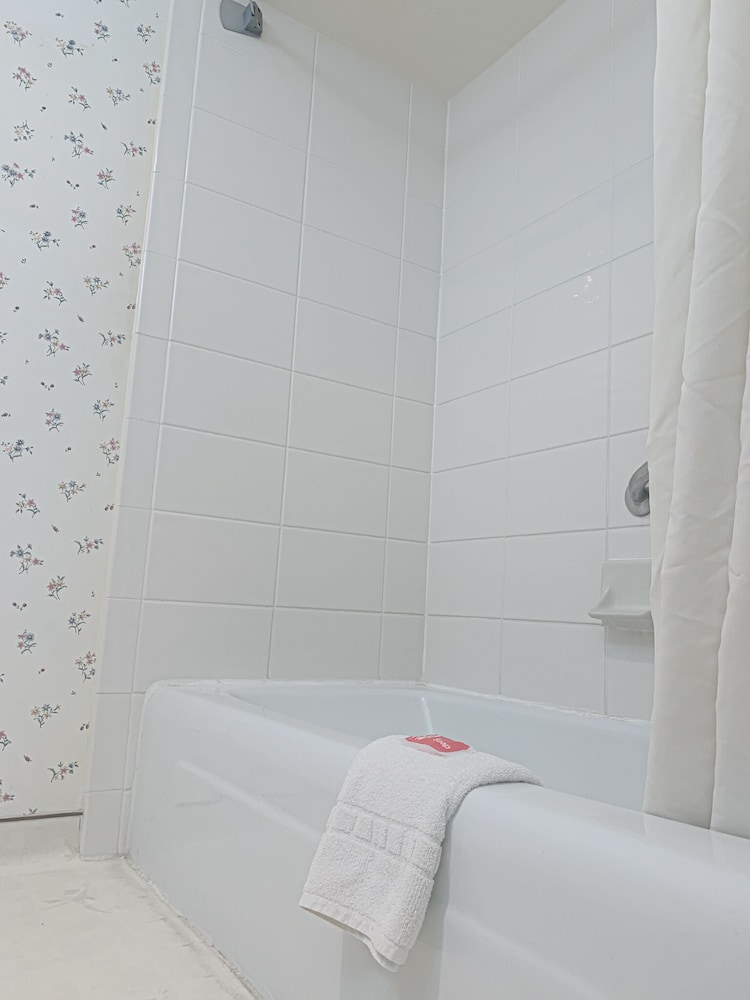 econo lodge inn and suites