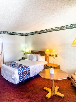 econo lodge inn and suites