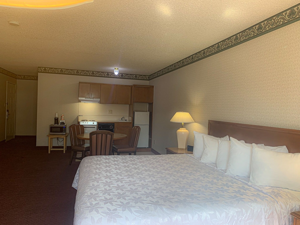 econo lodge inn and suites