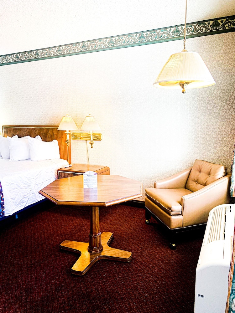 econo lodge inn and suites
