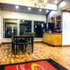 econo lodge inn and suites