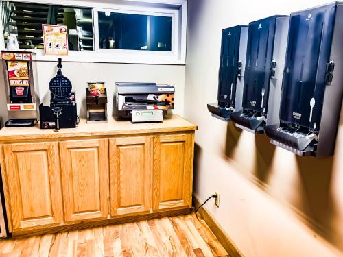 econo lodge inn and suites