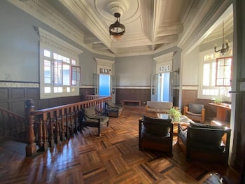 la casa roja hostel