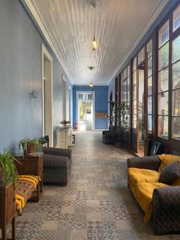 la casa roja hostel