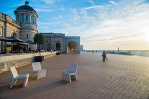 hotel restaurant cardiff