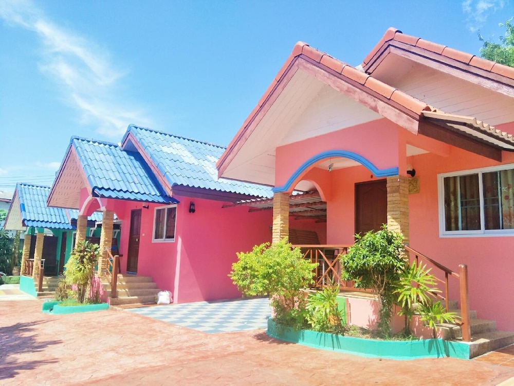 phaithong sotel resort