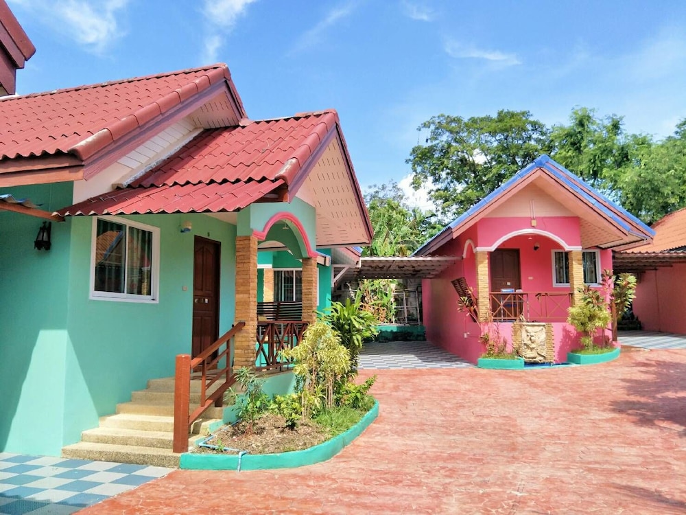 phaithong sotel resort