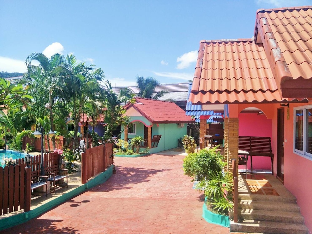 phaithong sotel resort