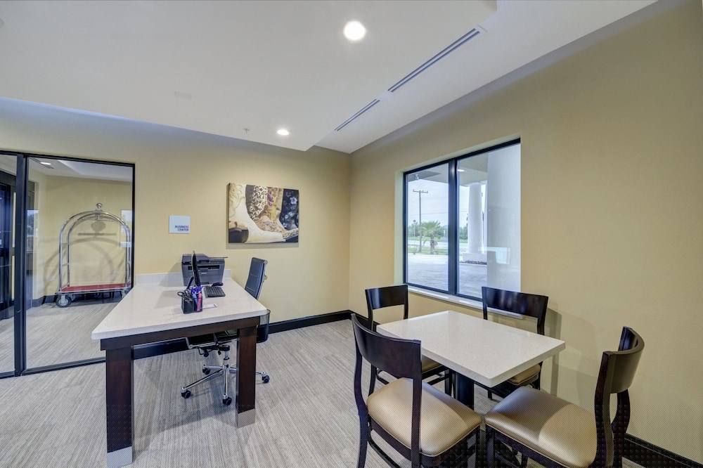 holiday inn express and suites carrizo springs by ihg