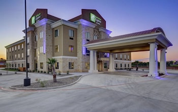 holiday inn express and suites carrizo springs by ihg