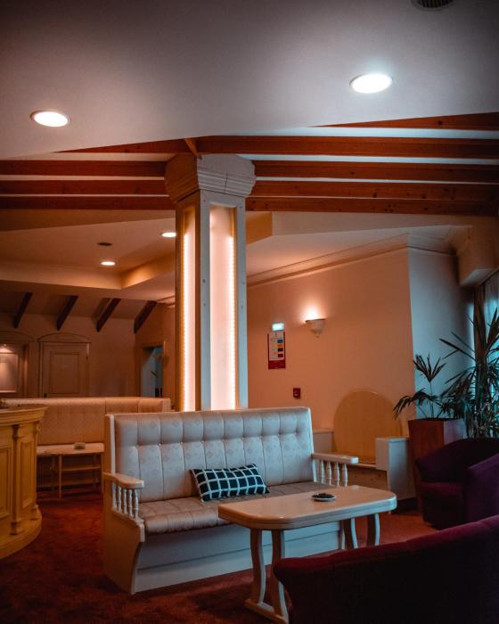 hotel and restaurant se mi