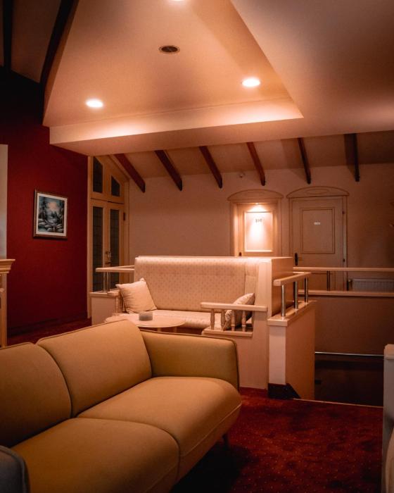 hotel and restaurant se mi