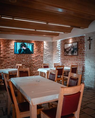 hotel and restaurant se mi