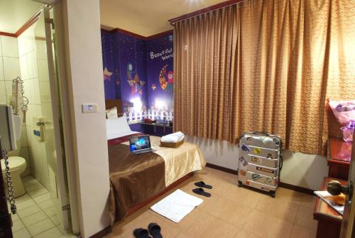 golden swallow hotel