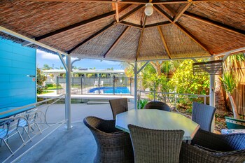 coral inn boutique resort