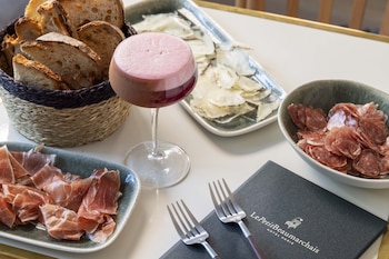 le petit beaumarchais hotel and spa