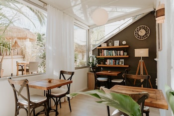 Hotel Le Petit Castel,Antibes>>Alpes-Maritimes,3 star
