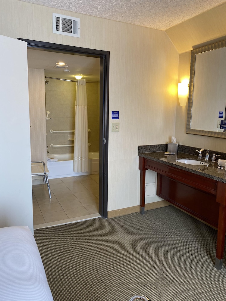 doubletree suites by hilton tucson airport