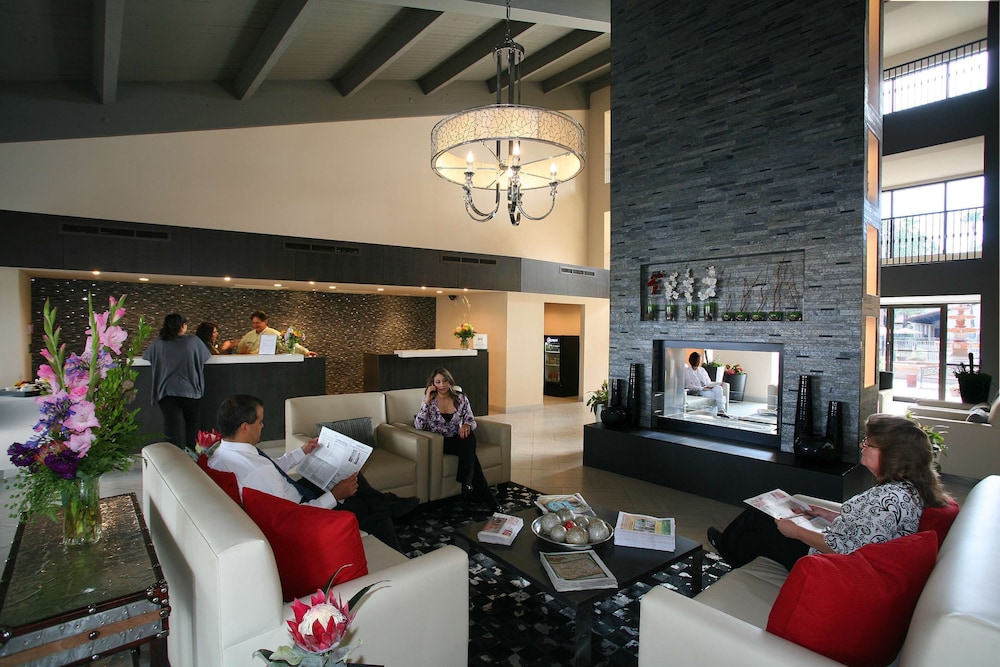 doubletree suites by hilton tucson airport