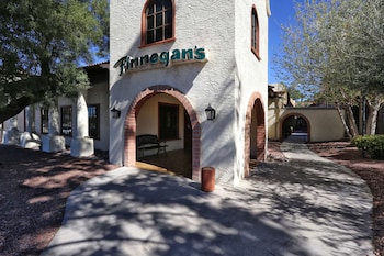 doubletree suites by hilton tucson airport