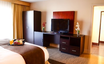 doubletree suites by hilton tucson airport