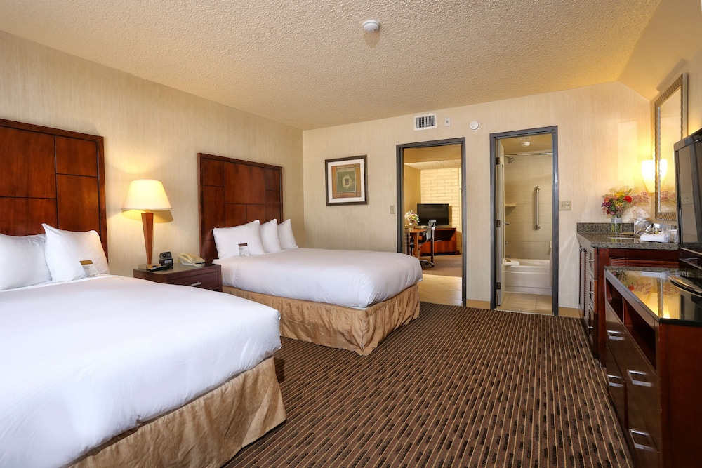 doubletree suites by hilton tucson airport