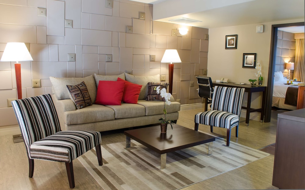 doubletree suites by hilton tucson airport