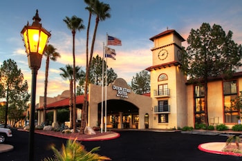 doubletree suites by hilton tucson airport