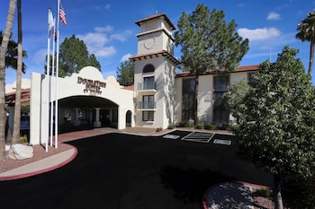doubletree suites by hilton tucson airport