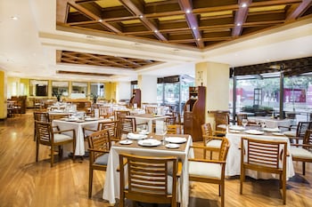 hotel plaza el bosque ebro