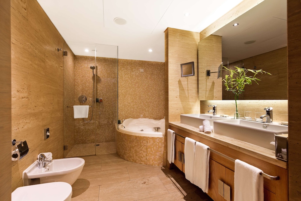 hilton vilamoura as cascatas golf resort and spa