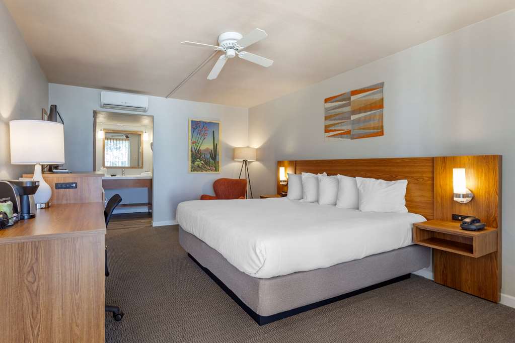 magnuson hotel papago inn