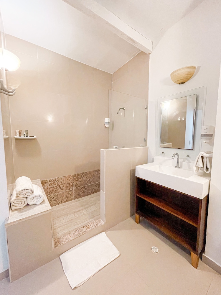 cocoplum beach hotel