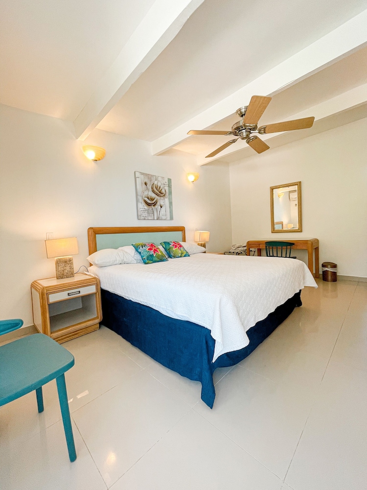 cocoplum beach hotel