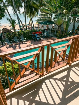 cocoplum beach hotel