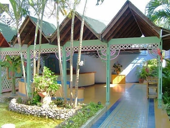 cocoplum beach hotel