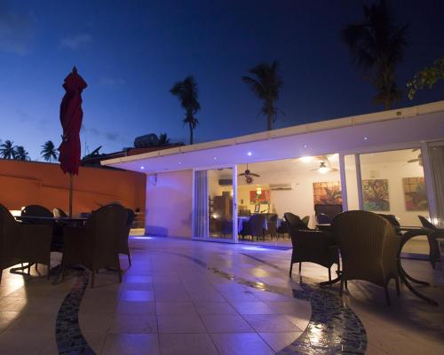 cocoplum beach hotel