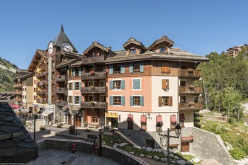 pierre and vacances premium arc 1950 le village