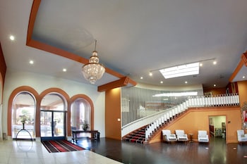 Ramada By Wyndham Fresno North,Near Fashion Fair Mall,3 star