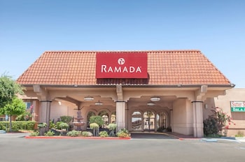 Ramada By Wyndham Fresno North,Near Fashion Fair Mall,3 star