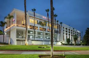 doubletree by hilton pomona